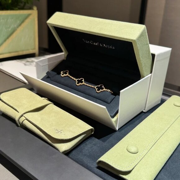 Authentic Van Cleef & Arpels 8K Yellow Gold Bracelet - Picture 1 of 10